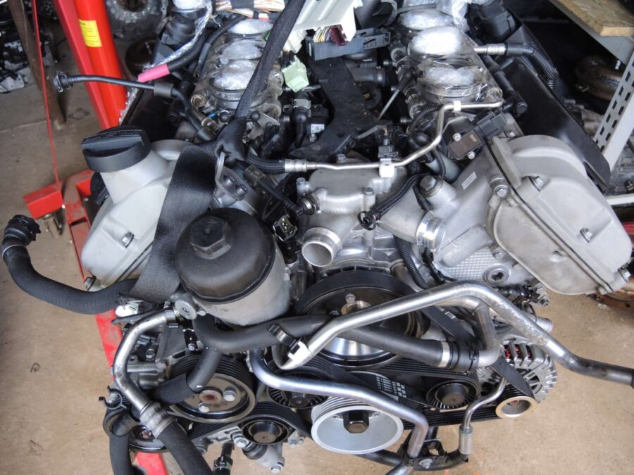 Motorul BMW S65