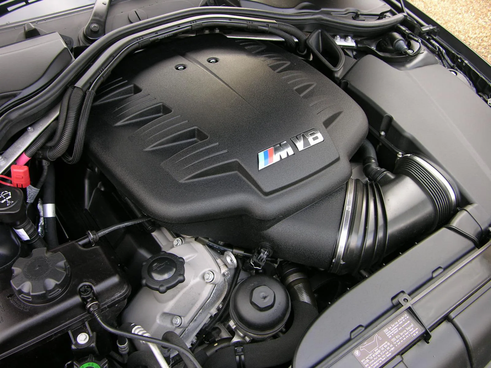 Motorul BMW S65