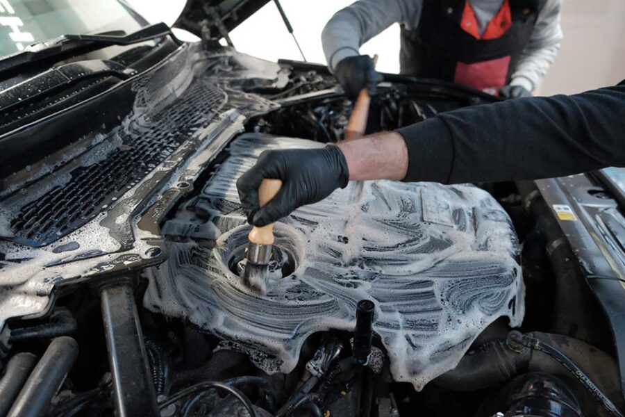 Cum să spălați un motor de mașină la domiciliu și dacă ar trebui să fie făcut sau nu