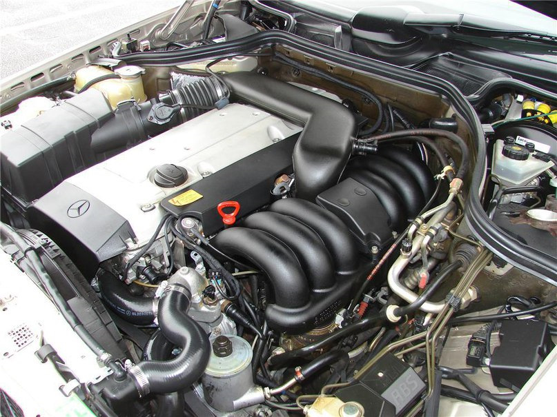 Motorul Mercedes-Benz M104 E30 3.0