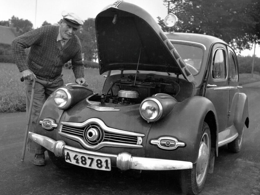„Opoziție” cu doi cilindri într-un singur bloc (Panhard Flat-Twin)